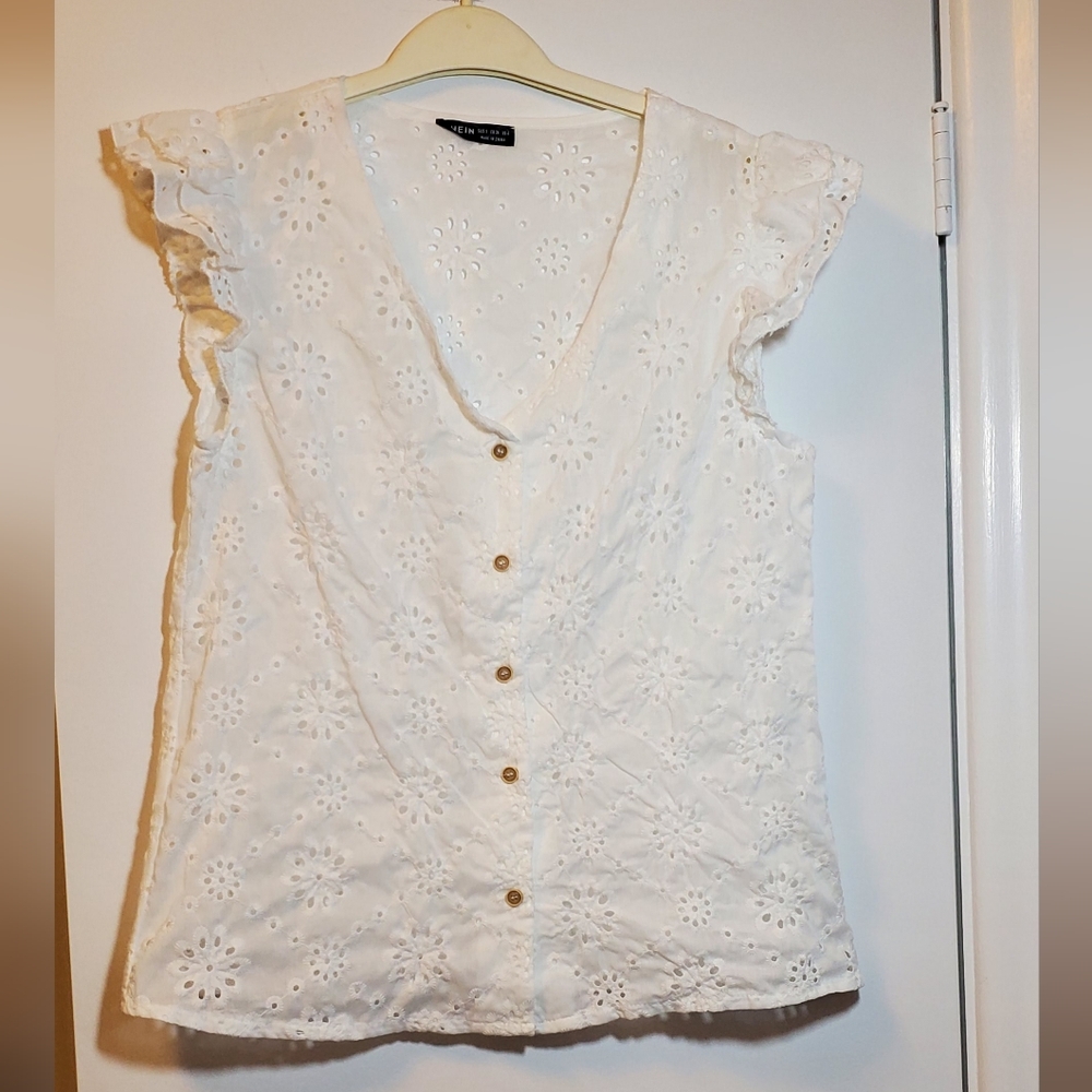 Size 4 White Flutter Cap Sleeve Top with Ruffled Details Floral Cutout Pattern